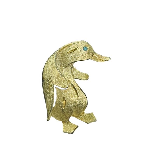 Vintage Textured Gold Tone Penguin Brooch With Blue Rhinestone Eye (5647) - Picture 1 of 5